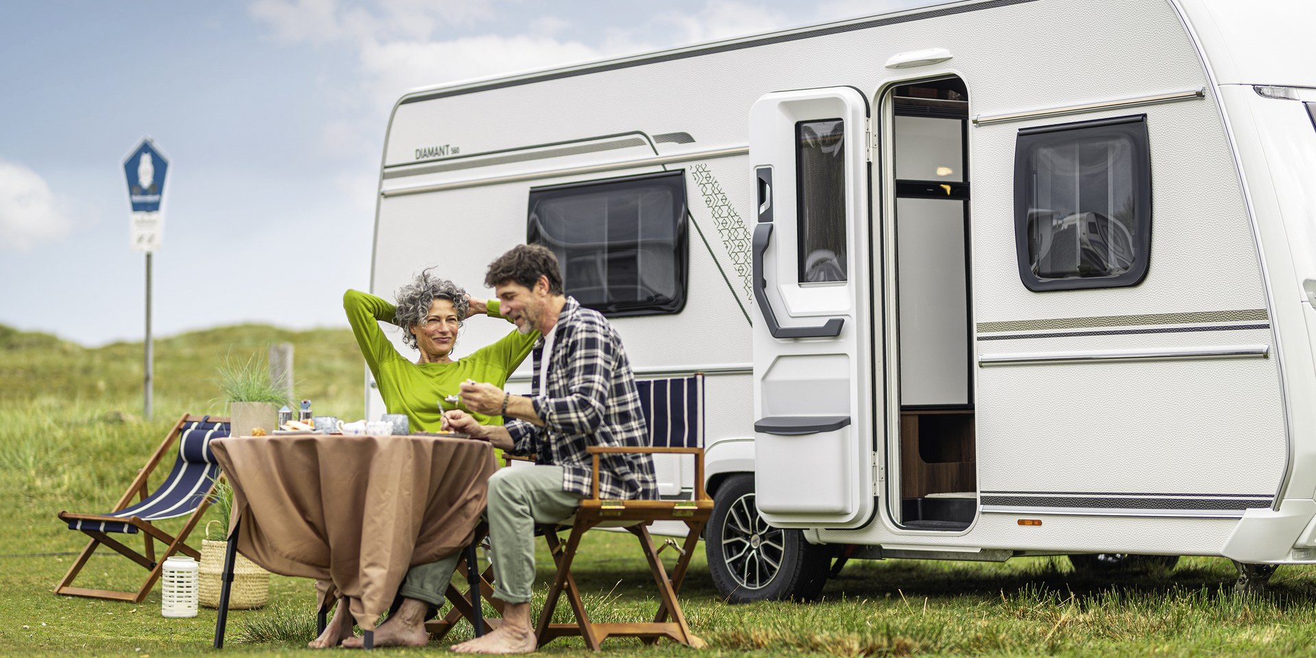 Fendt-Caravan Gespann unterwegs